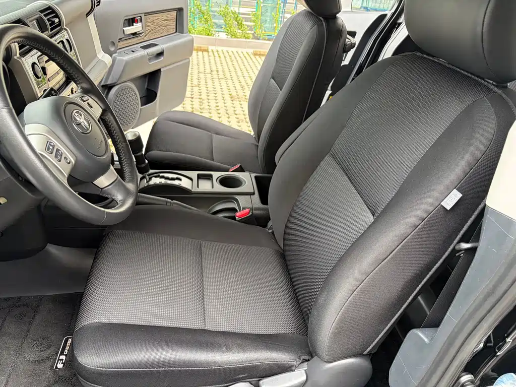 Toyota FJ Cruiser 2014 — фото 24