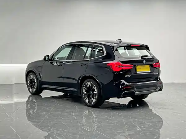 BMW iX3 2024