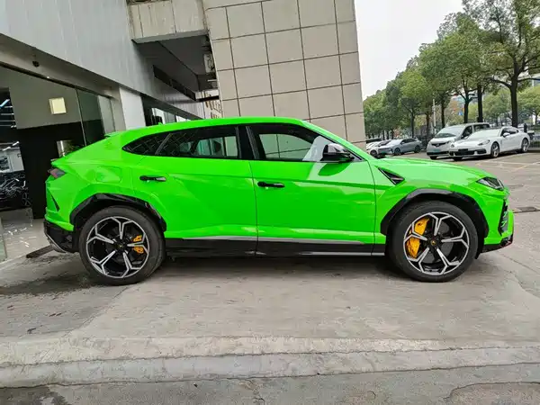 Lamborghini Urus 2021