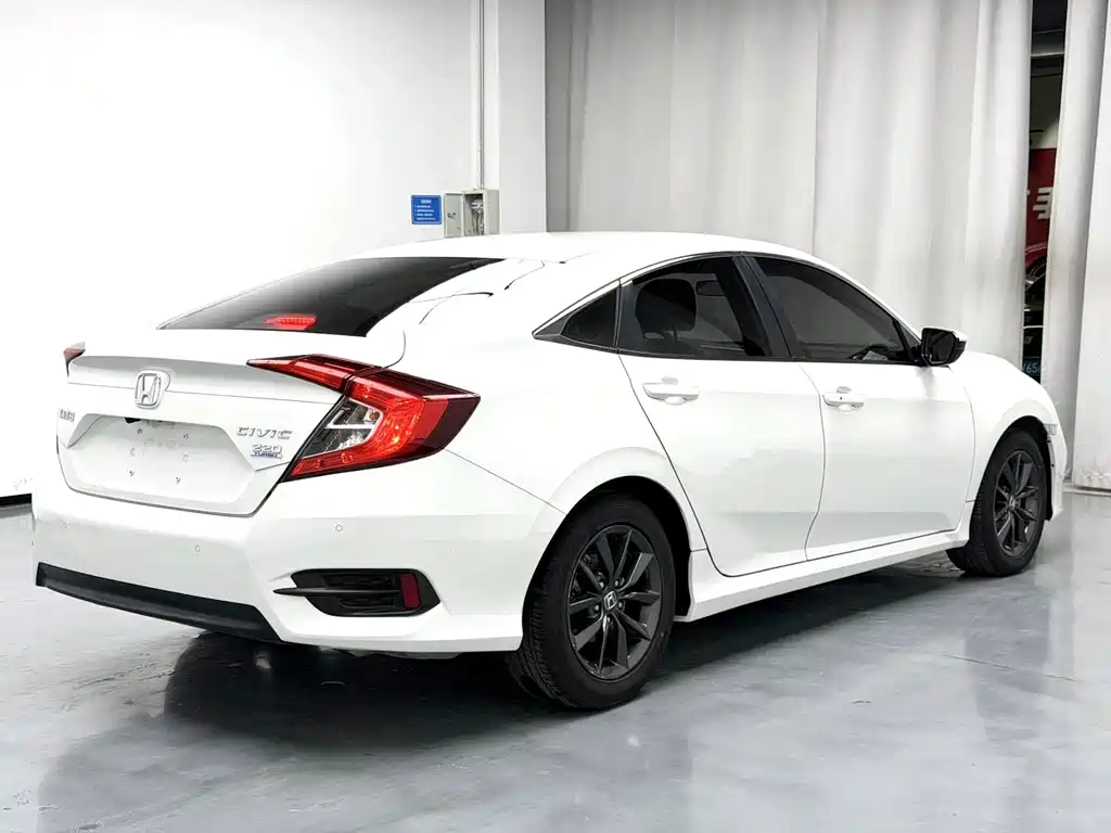 Honda Civic 2020 — фото 17