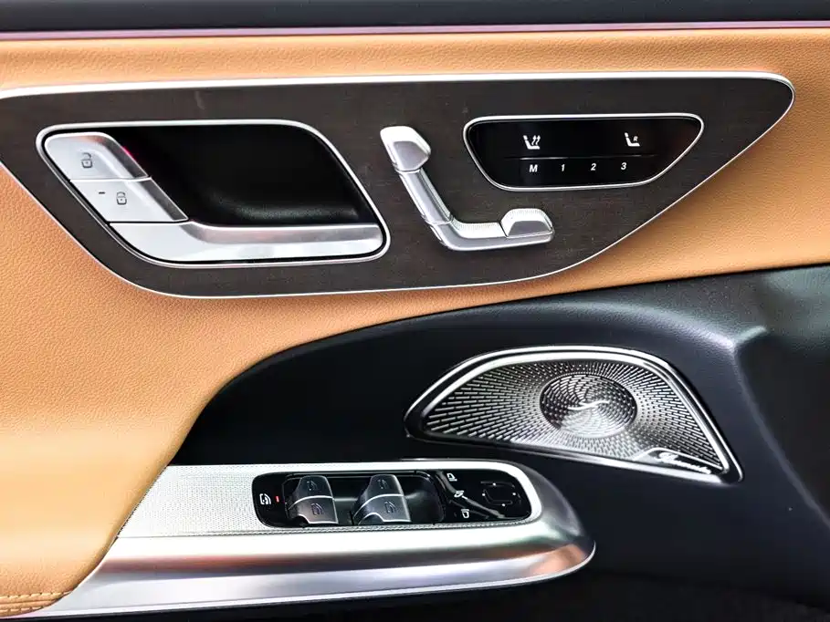 Mercedes-Benz E-Class 2025 — фото 17
