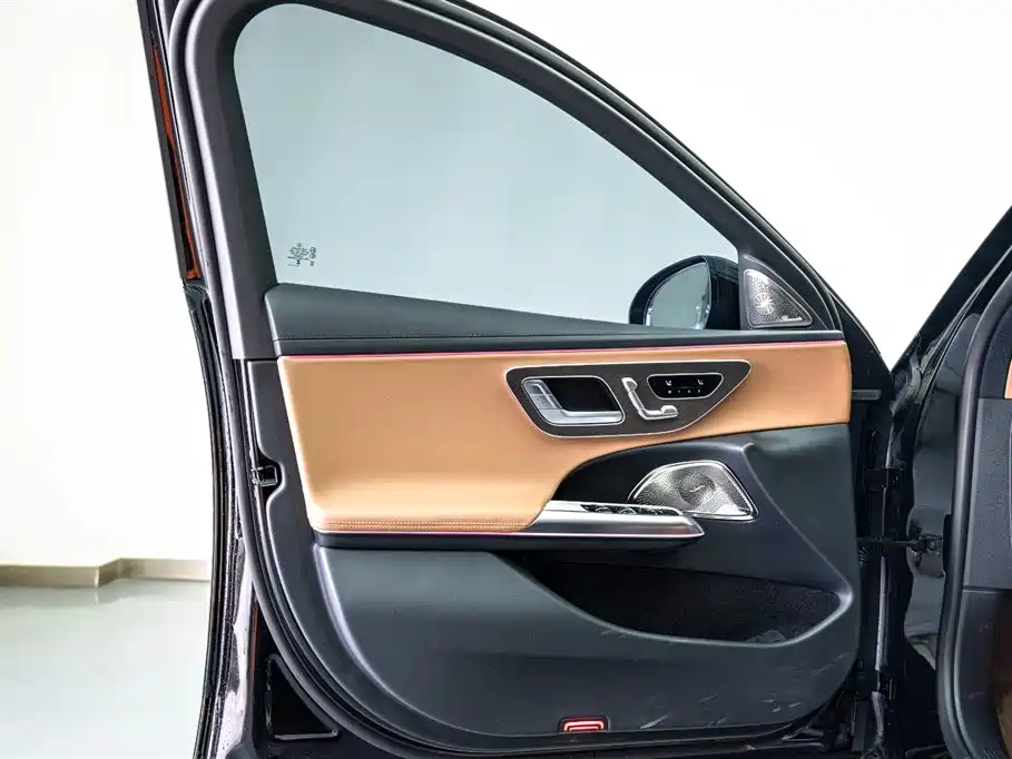 Mercedes-Benz E-Class 2025 — фото 10