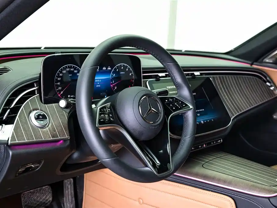 Mercedes-Benz E-Class 2025 — фото 18