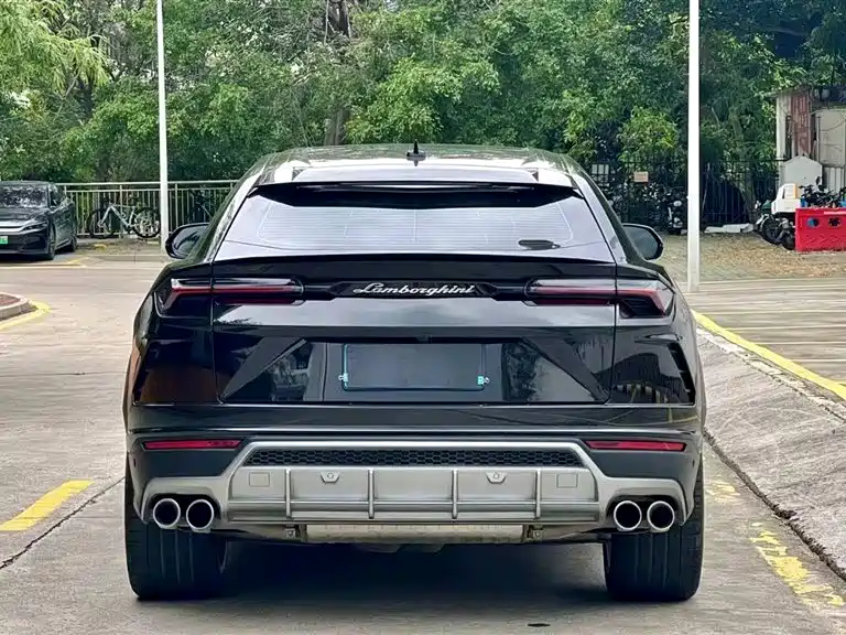 Lamborghini Urus 2021