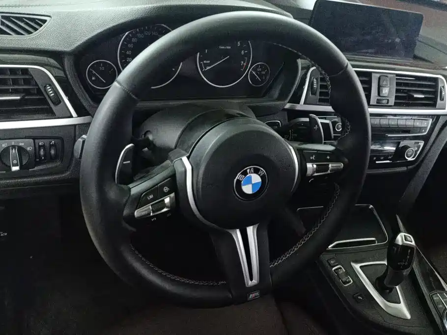 BMW 3 Series 2018 — фото 15
