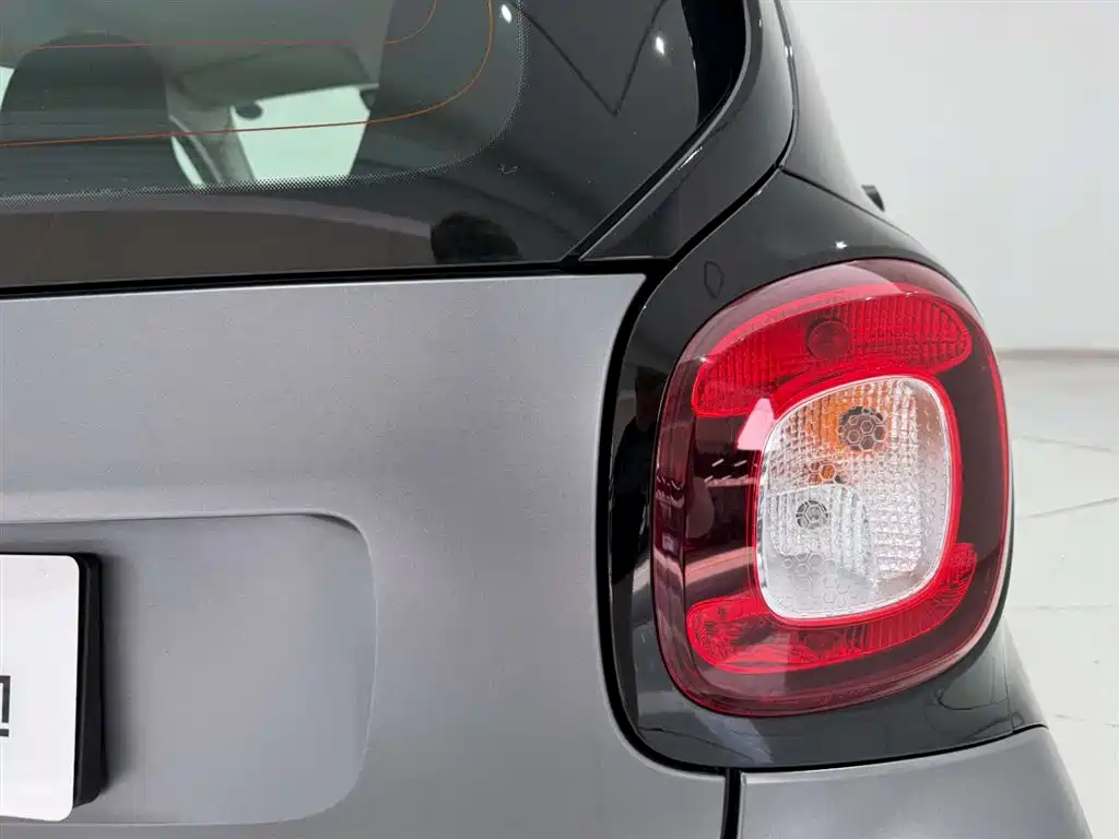 smart Fortwo 2018 — фото 10