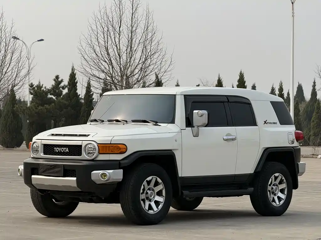 Toyota FJ Cruiser 2020 — фото 1