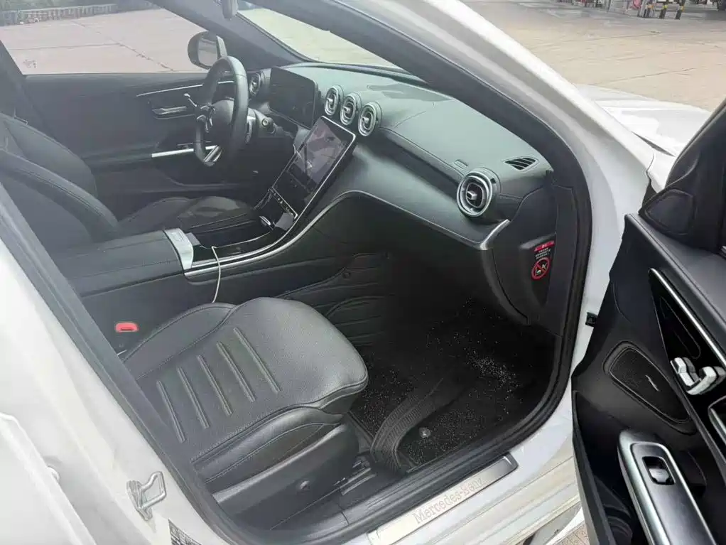 Mercedes-Benz C-Class 2023 — фото 3