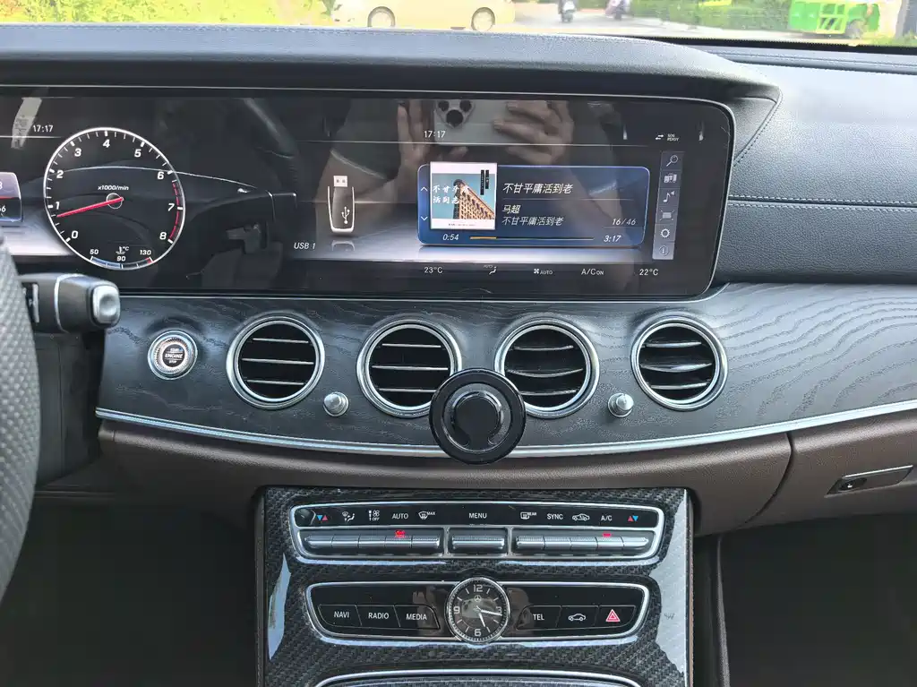 Mercedes-Benz E-Class 2016 — фото 15