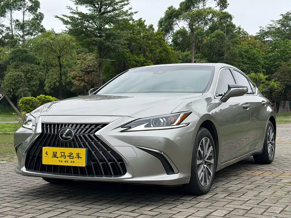 Lexus ES 2023 — фото 1