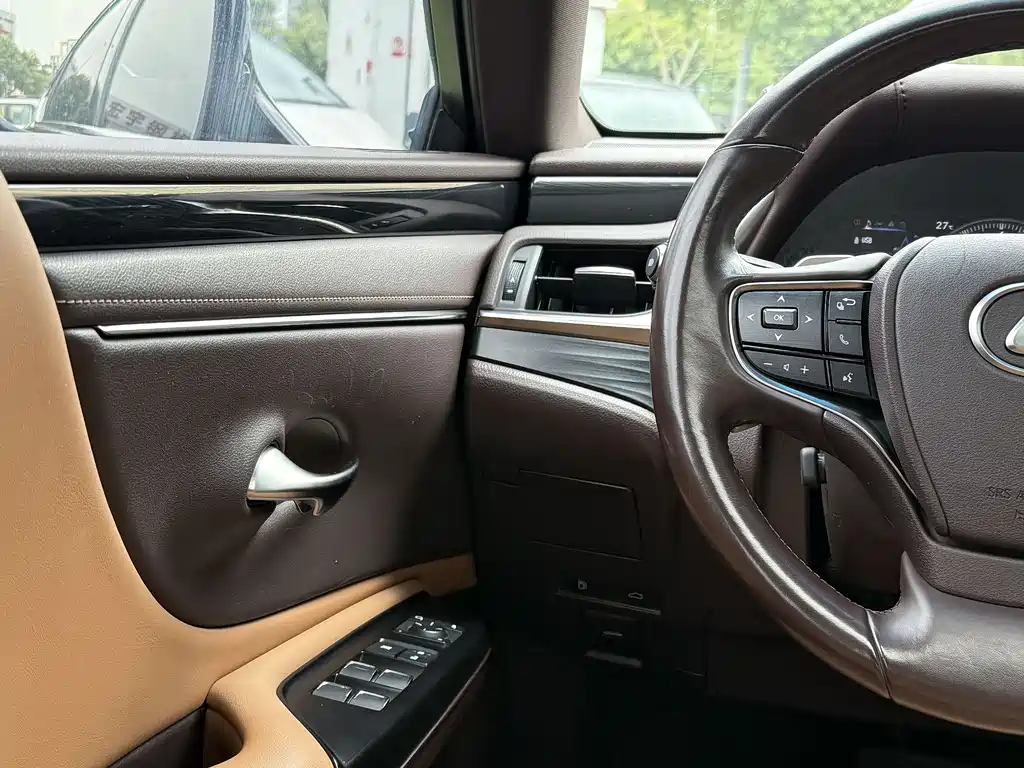 Lexus ES 2021 — фото 15