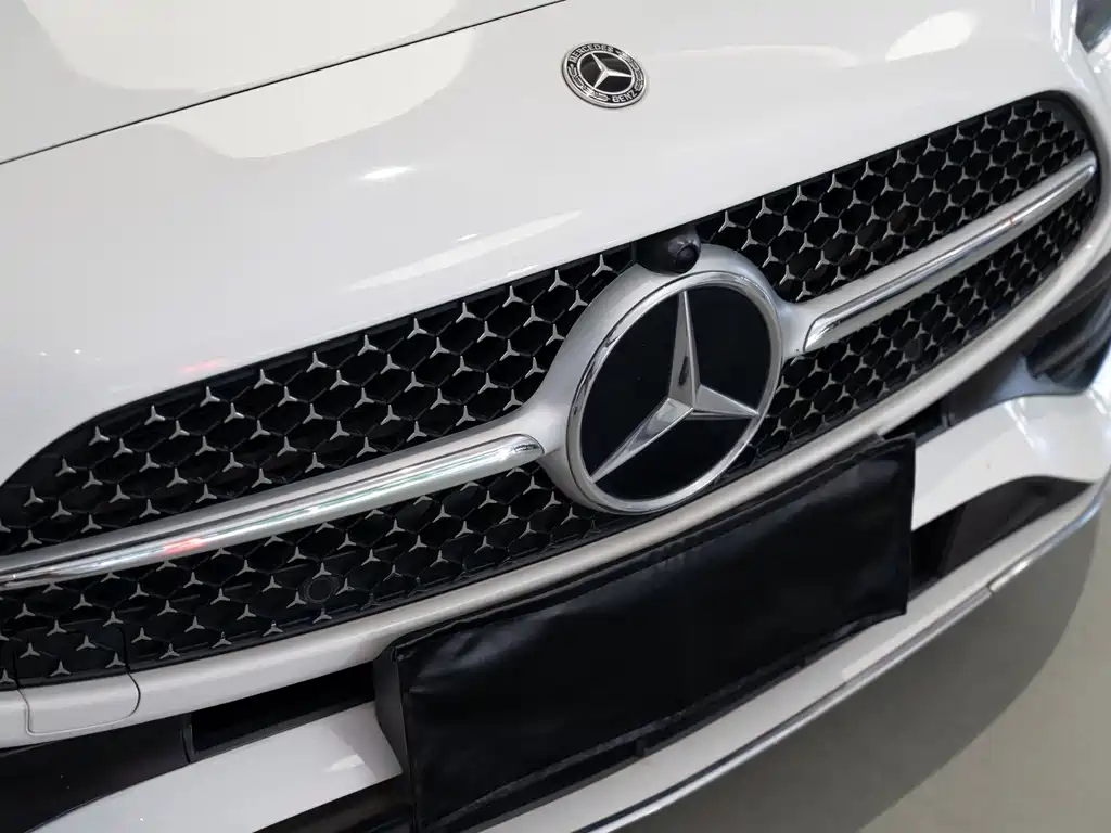 Mercedes-Benz C-Class 2023 — фото 8
