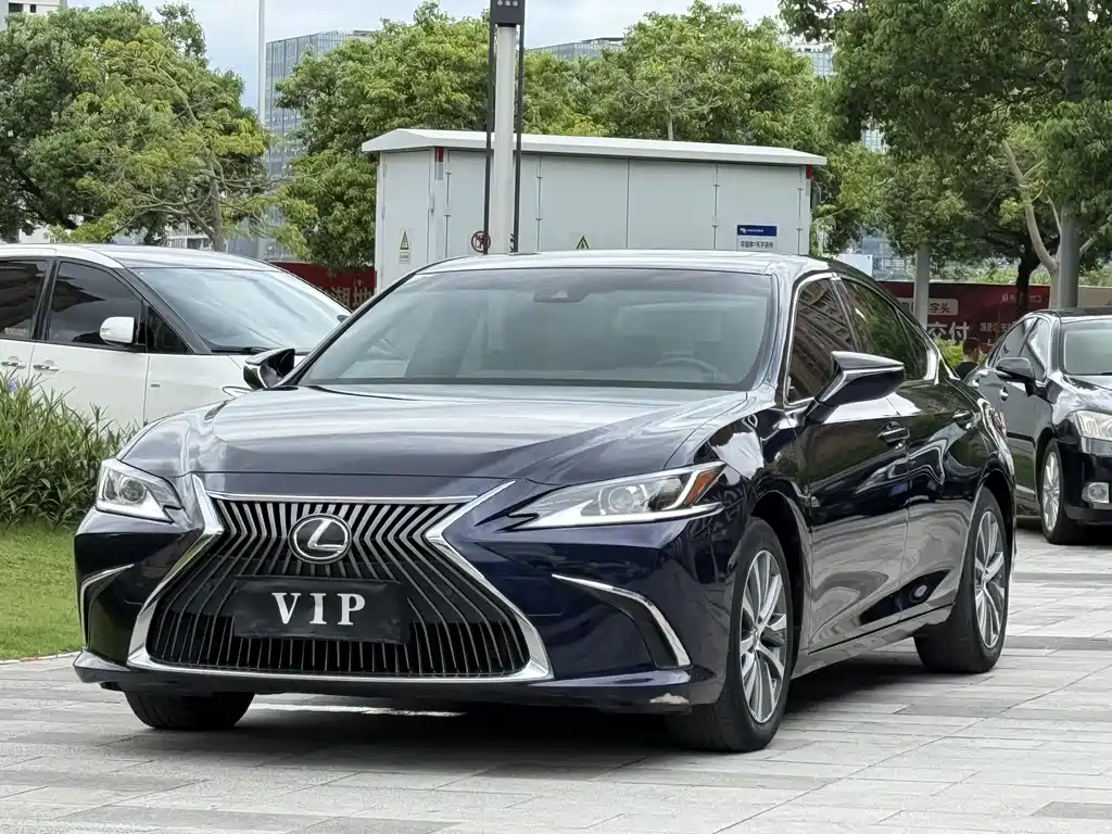 Lexus ES 2021