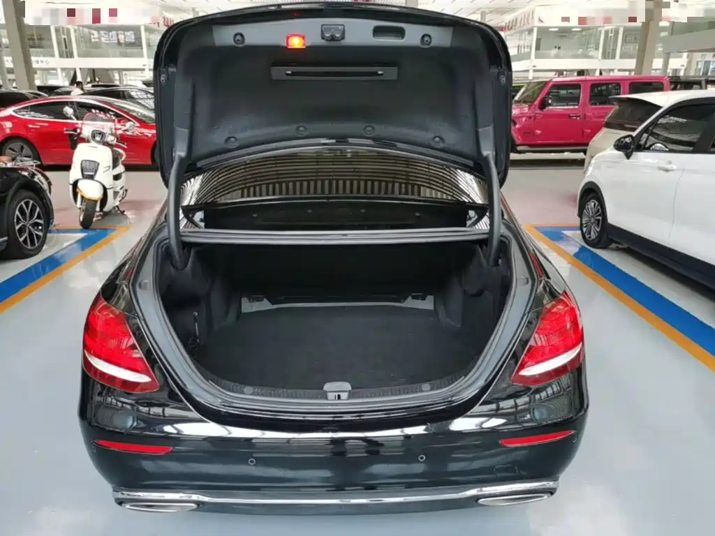 Mercedes-Benz E-Class 2019 — фото 19
