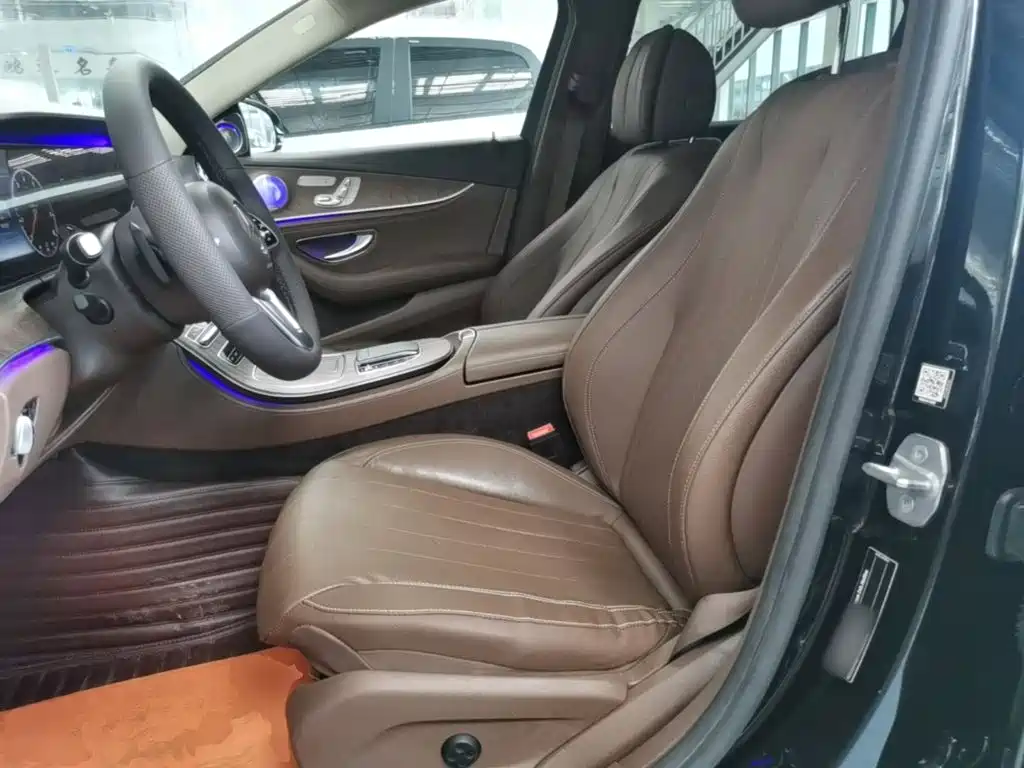 Mercedes-Benz E-Class 2019 — фото 15