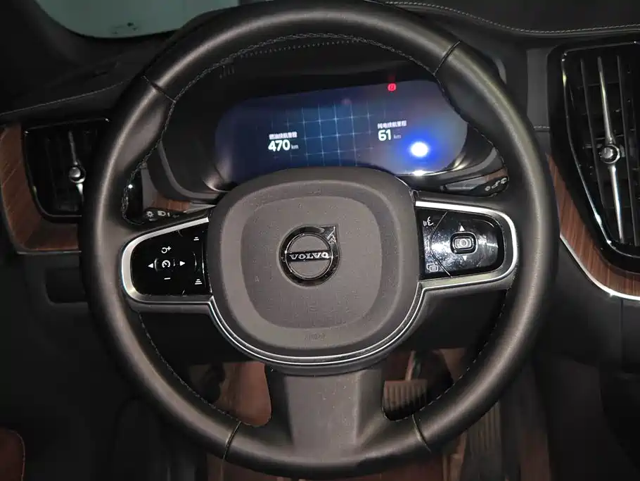 Volvo XC60 PHEV 2025 — фото 15