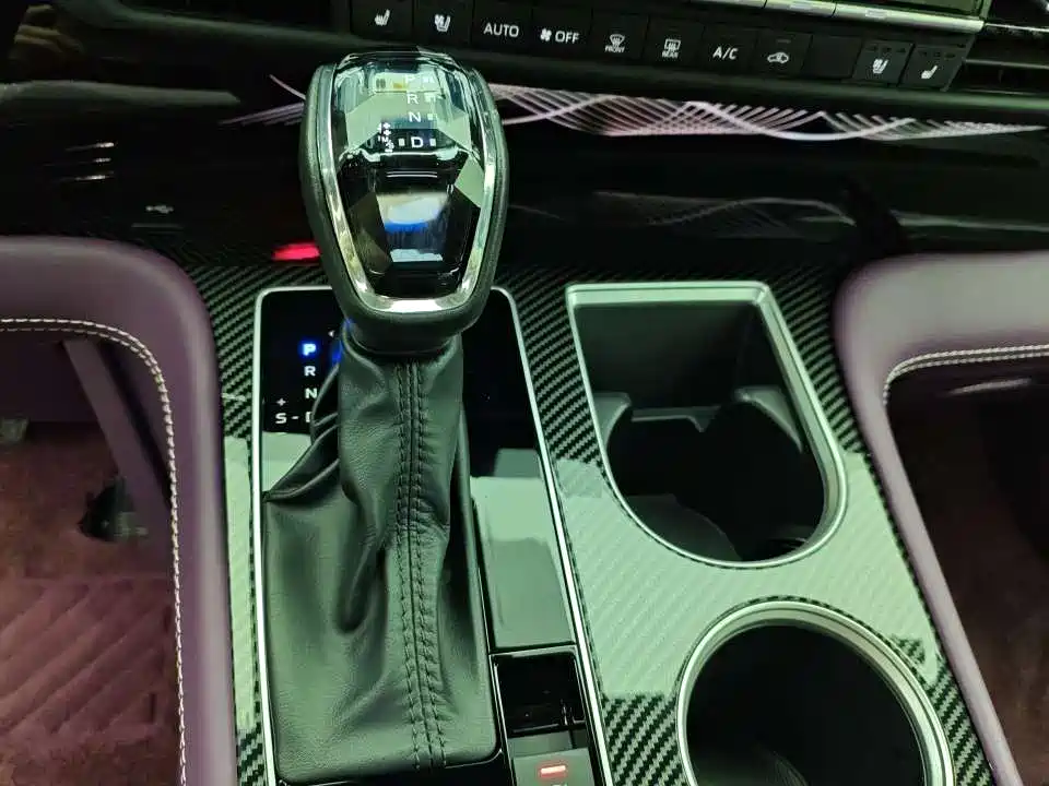 Toyota Granvia — фото 14