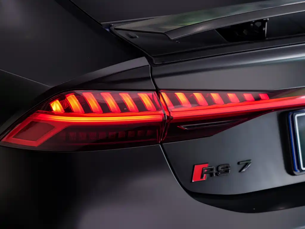 Audi RS 7 2021 — фото 18