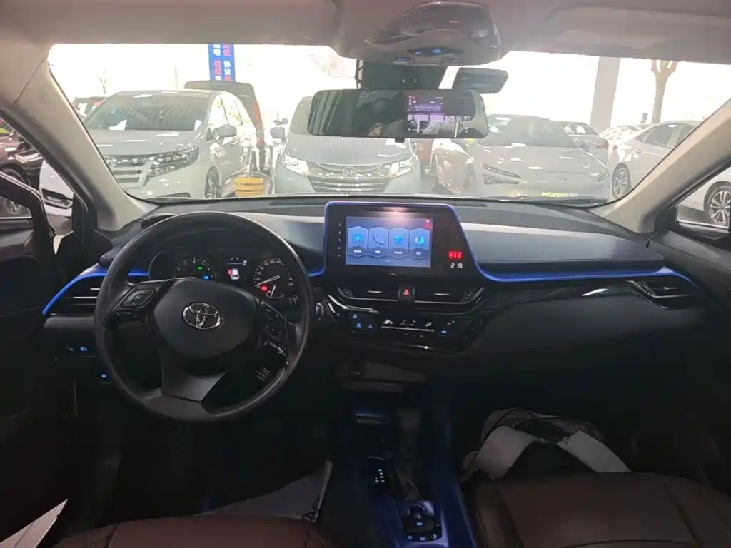 Toyota C-HR 2022 — фото 10