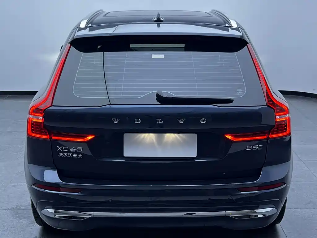 Volvo XC60 2023 — фото 6