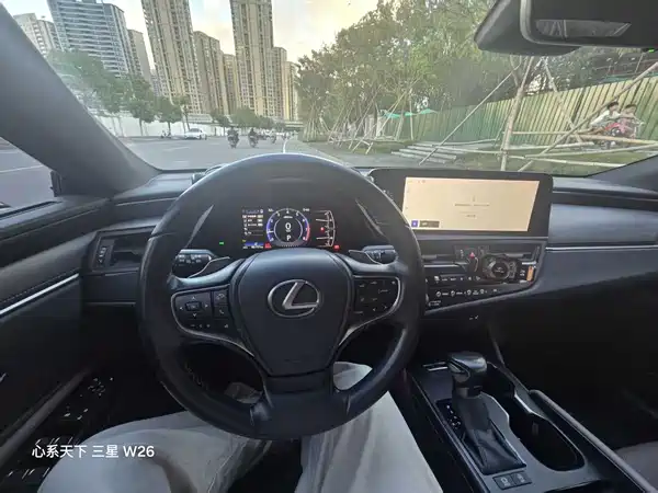 Lexus ES 2023