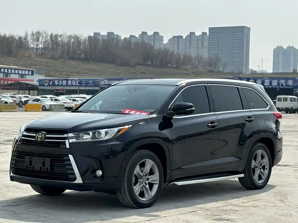 Toyota Highlander 2021 — фото 1