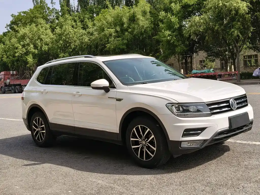 Volkswagen Tiguan L 2017 — фото 3