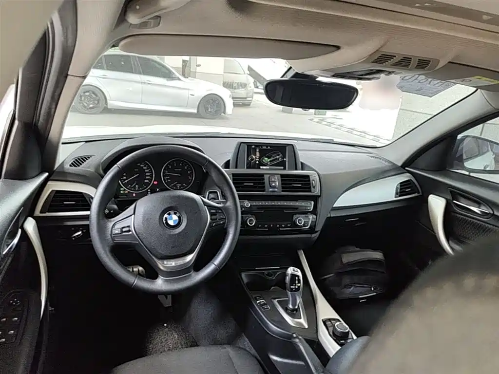 BMW 1 Series 2018 — фото 10