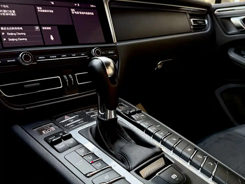 Porsche Macan 2019 — фото 22