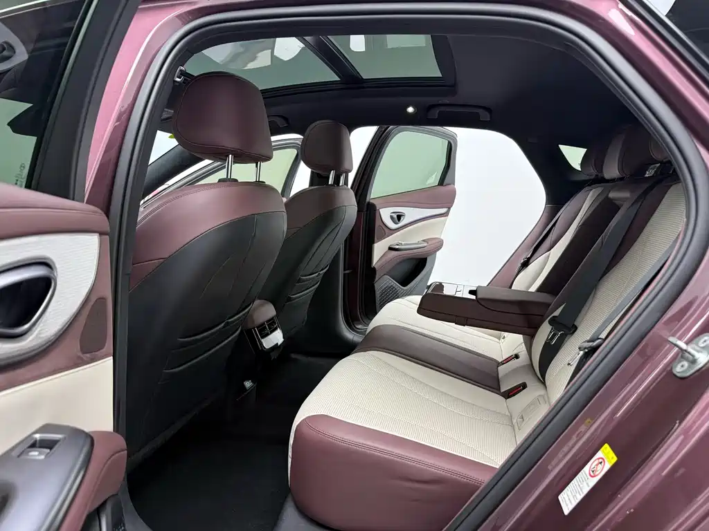 BYD Seal 07 DM-i 2026 — фото 7