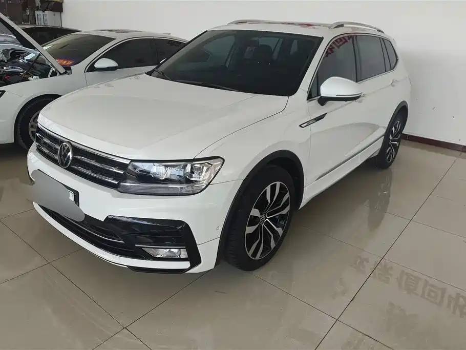 Volkswagen Tiguan L 2021 — фото 1