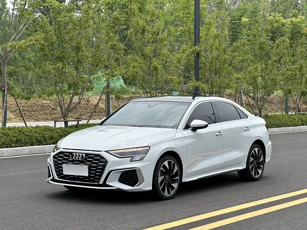 Audi A3 2022 — фото 1