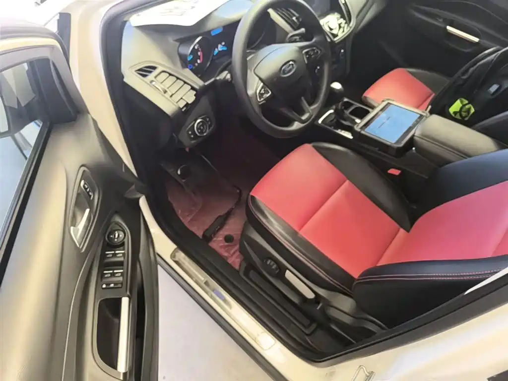 Ford Kuga 2017 — фото 16