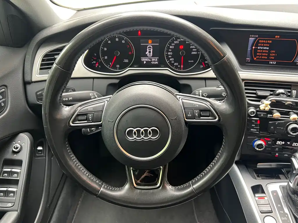 Audi A4L 2015 — фото 9