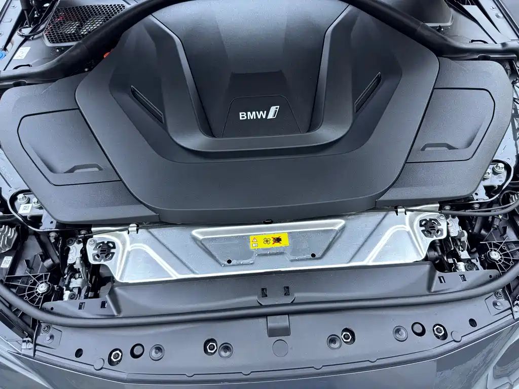 BMW i4 2025 — фото 19