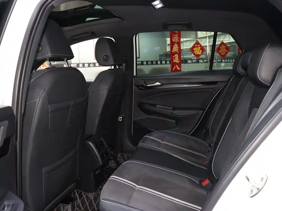 Volkswagen Golf 2024 — фото 11