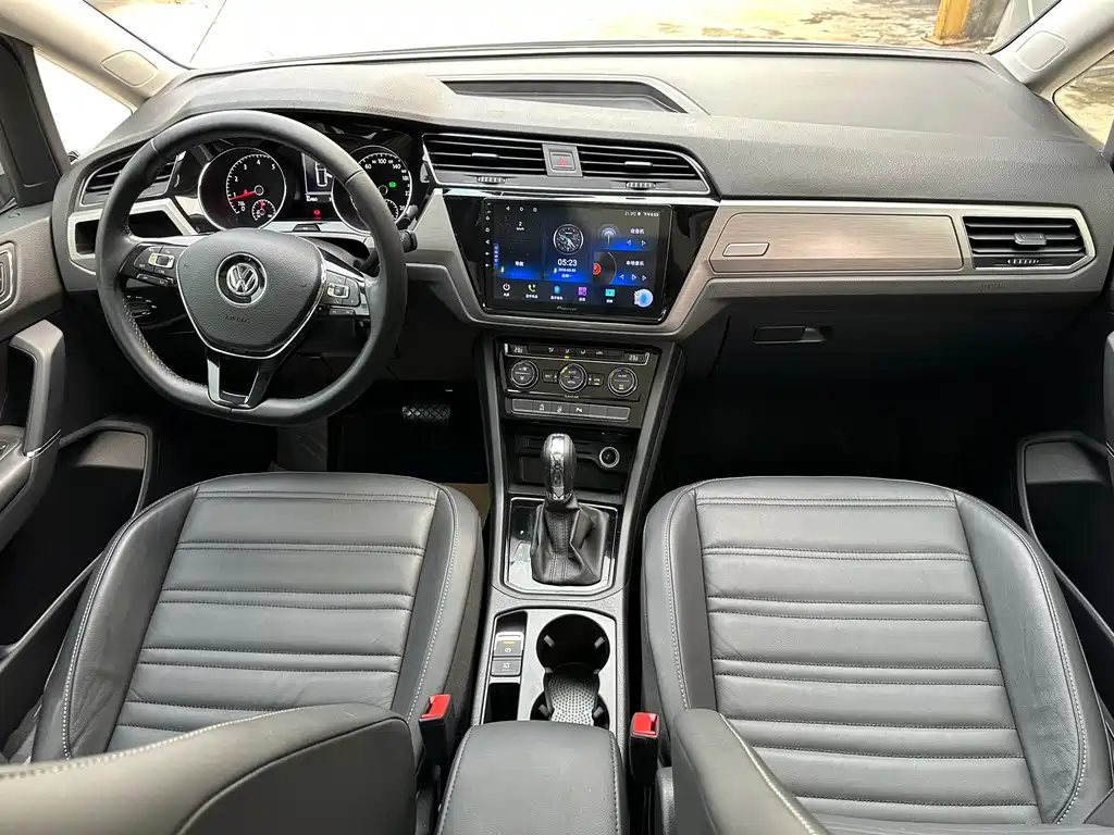 Volkswagen Touran 2017 — фото 9
