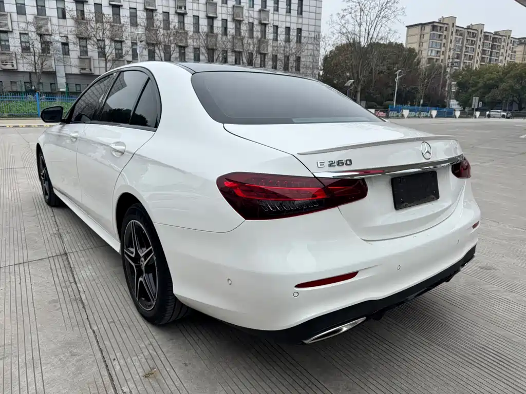 Mercedes-Benz E-Class 2022 — фото 4