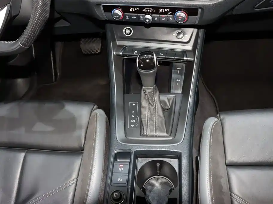 Audi Q3 Sportback 2023 — фото 15