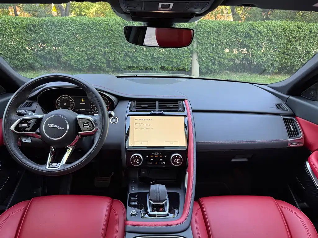 Jaguar E-PACE 2025 — фото 13