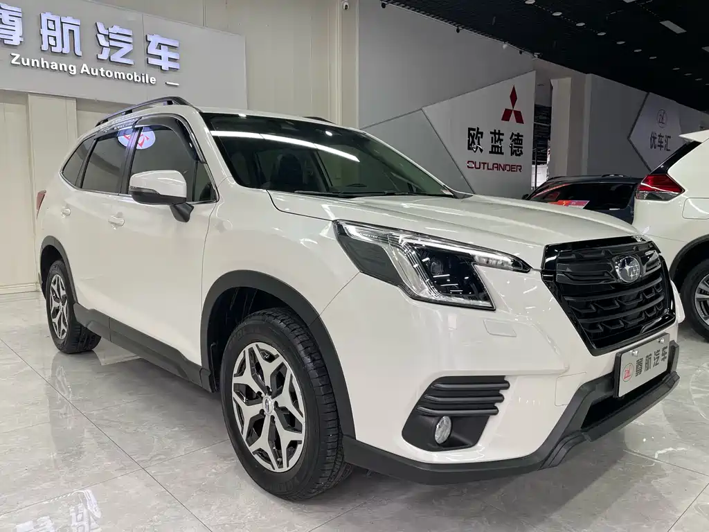 Subaru Forester 2023 — фото 10