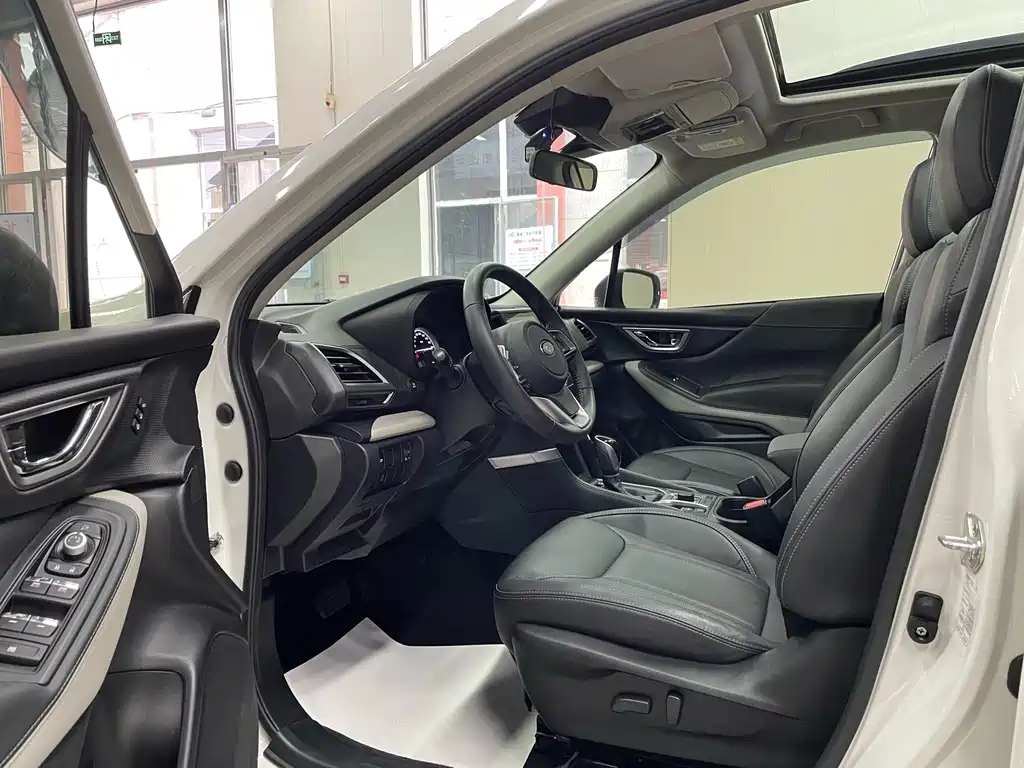 Subaru Forester 2023 — фото 14