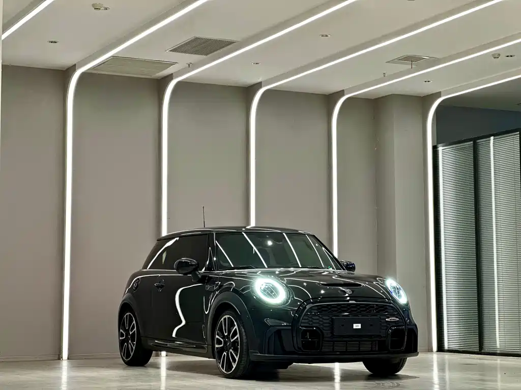 MINI MINI 2023