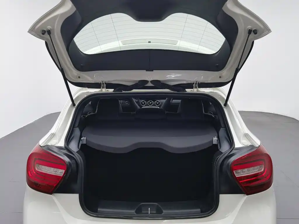 Mercedes-Benz A-Class 2015 — фото 16