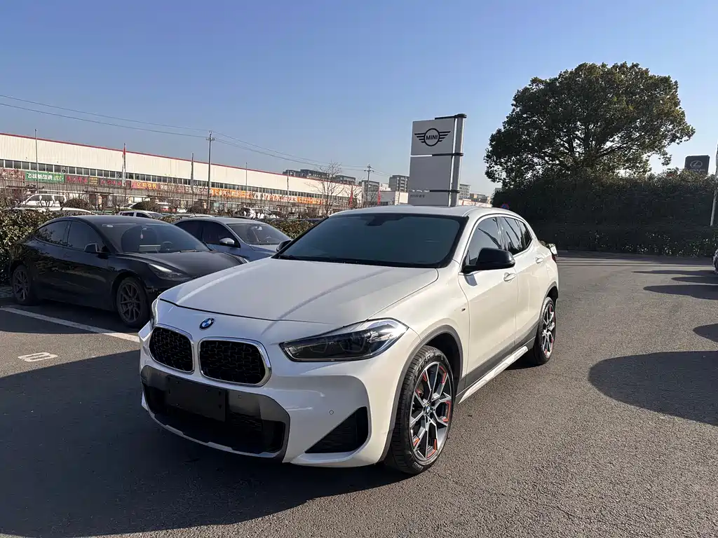BMW X2 2022 — фото 1