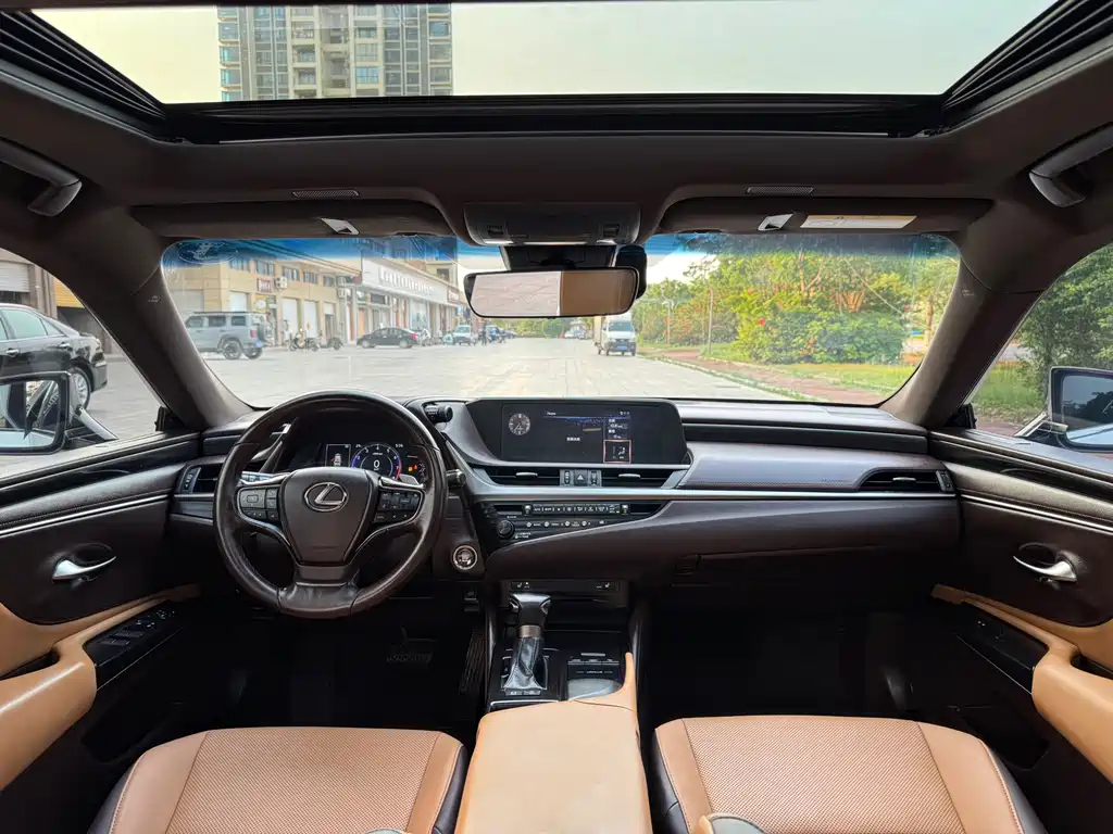 Lexus ES 2019 — фото 15