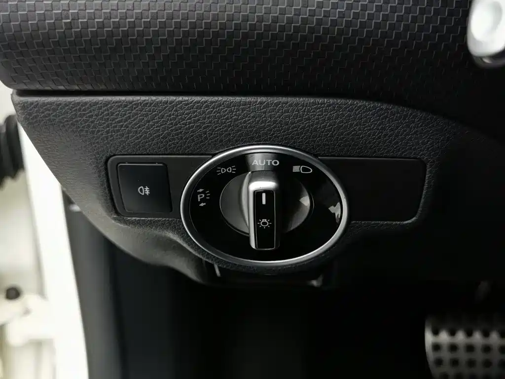 Mercedes-Benz A-Class 2015 — фото 21