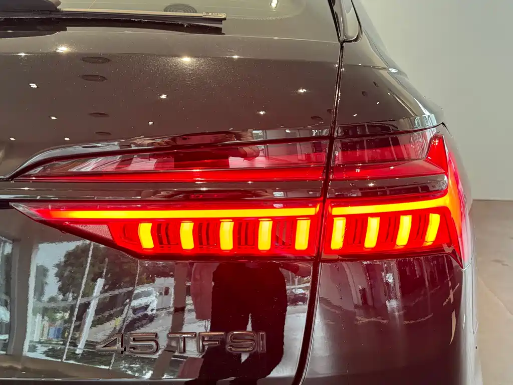 Audi A6 2022 — фото 13
