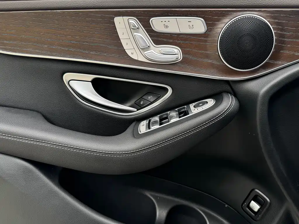 Mercedes-Benz GLC 2023