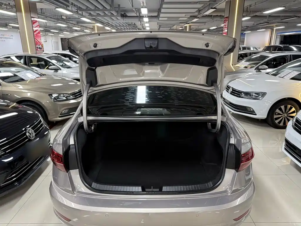 Volkswagen Sagitar 2021